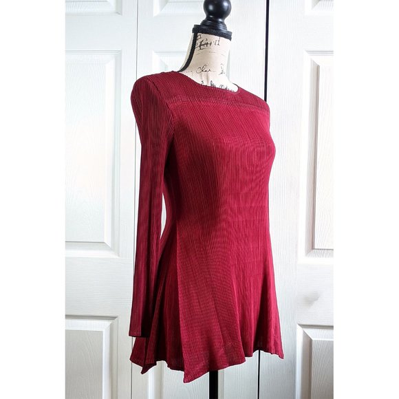 Red Pleated Mia Top - Picture 5 of 9
